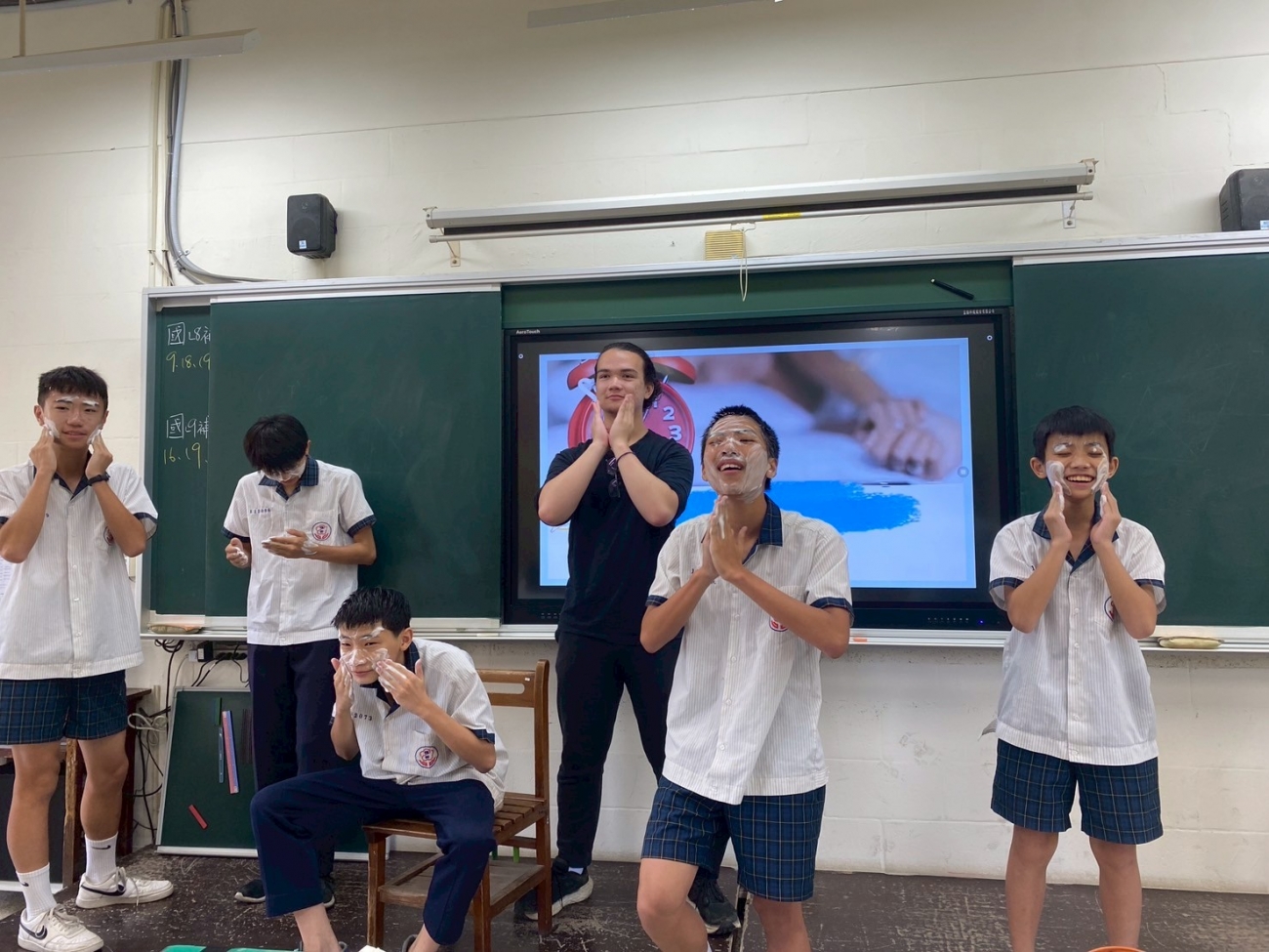 LINE_ALBUM_Home Economics_250628_1.jpg