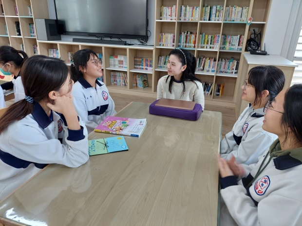 LINE_ALBUM_20241218 week 1 English Corner Show-and-tell_241220_3.jpg