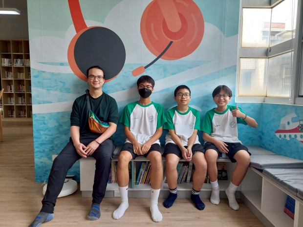 LINE_ALBUM_English Corner_250513_5.jpg