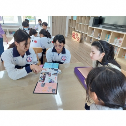 LINE_ALBUM_20241218 week 1 English Corner Show-and-tell_241220_5.jpg