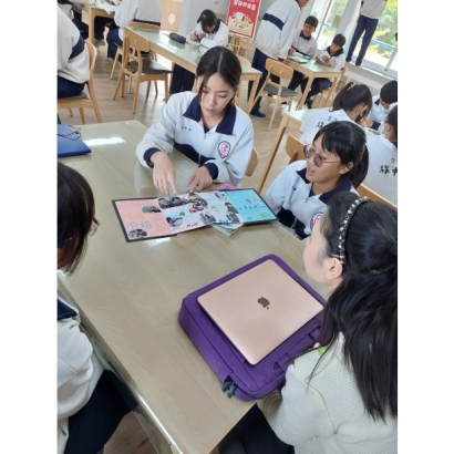 LINE_ALBUM_20241218 week 1 English Corner Show-and-tell_241220_8.jpg