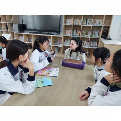 LINE_ALBUM_20241218 week 1 English Corner Show-and-tell_241220_4.jpg