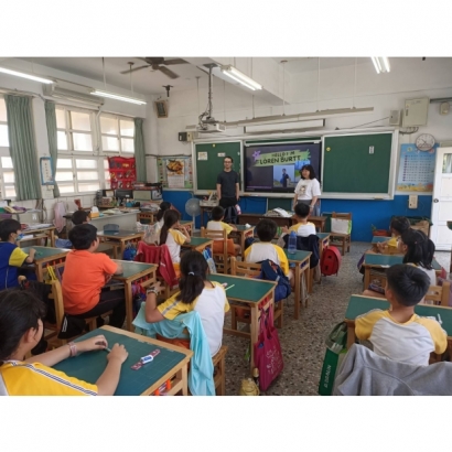 Loren在曉陽國小分享簡報 Loren在曉陽國小分享簡報