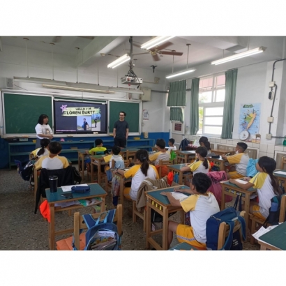 Loren在曉陽國小分享簡報 Loren在曉陽國小分享簡報