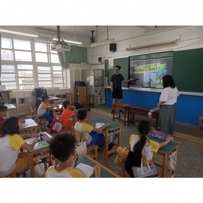 Loren在曉陽國小分享簡報 Loren在曉陽國小分享簡報