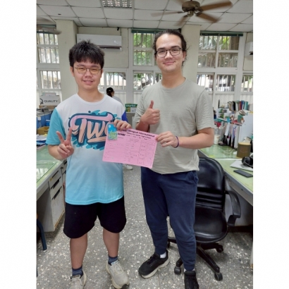 與國際志工合照 與國際志工合照