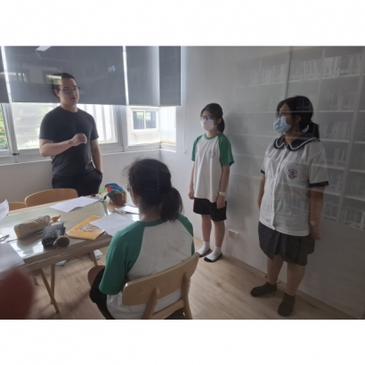 English Corner with EPT English Corner with EPT