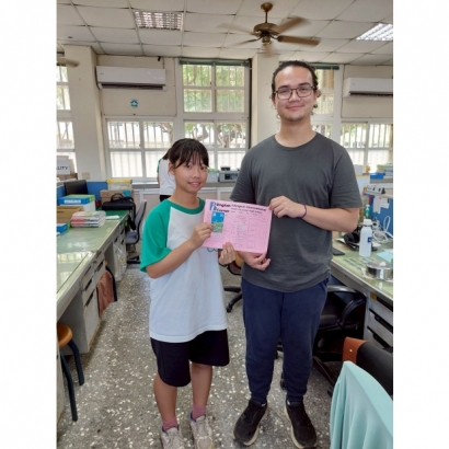 English Corner_250628_14.jpg English Corner_250628_14.jpg