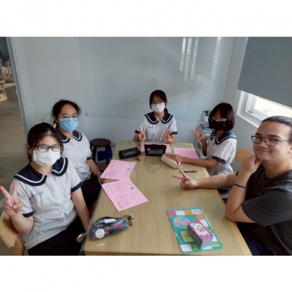 English Corner Team Exercise English Corner Team Exercise