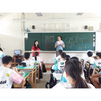 English Corner Team Exercise English Corner Team Exercise