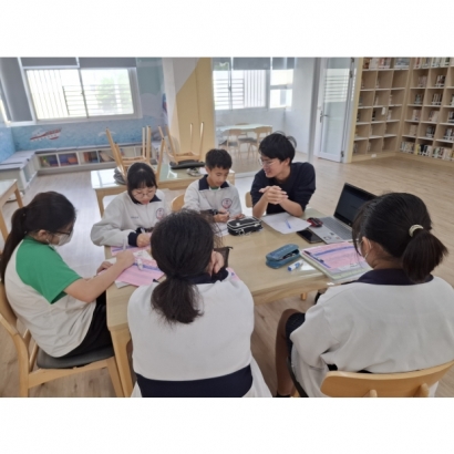 English Corner Team Exercise with Jack Tan English Corner Team Exercise with Jack Tan